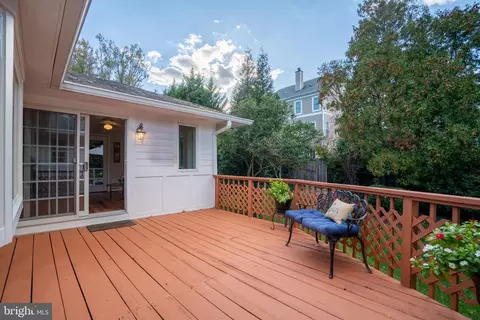 Exterior - 1438 Colleen Ln, Mclean, VA 22101 photo 16 of 21