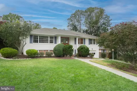 Exterior - 1438 Colleen Ln, Mclean, VA 22101 photo 4 of 21