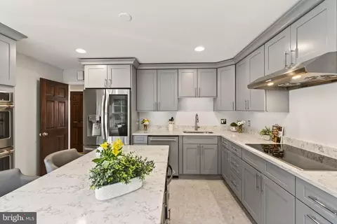 Kitchen - 1438 Colleen Ln, Mclean, VA 22101 photo 6 of 7
