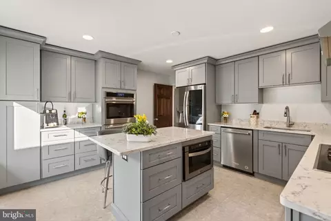 Kitchen - 1438 Colleen Ln, Mclean, VA 22101 photo 4 of 7