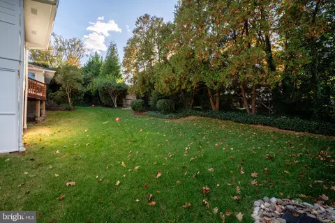 Exterior - 1438 Colleen Ln, Mclean, VA 22101 photo 14 of 21