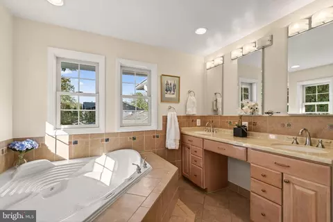 Bath - 1438 Colleen Ln, Mclean, VA 22101 photo 2 of 6