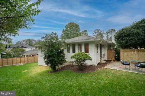 Exterior - 1438 Colleen Ln, Mclean, VA 22101 photo 11 of 21