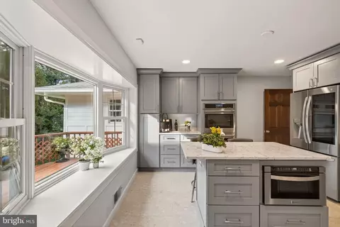Kitchen - 1438 Colleen Ln, Mclean, VA 22101 photo 5 of 7