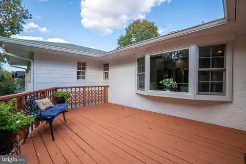 Exterior - 1438 Colleen Ln, Mclean, VA 22101 photo 15 of 21