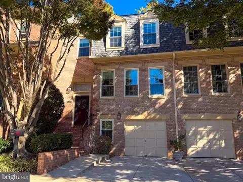 1423 Mclean Mews Ct, Mclean, VA 22101