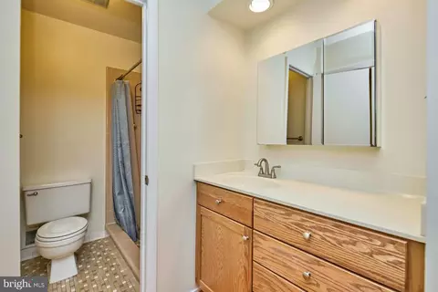 Bath - 8566 Gwynedd Way, Springfield, VA 22153 photo 2 of 4