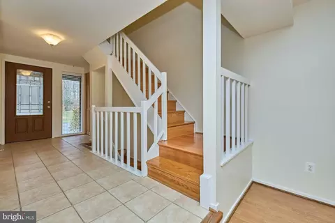 Entry Way - 8566 Gwynedd Way, Springfield, VA 22153 photo 3 of 4