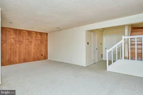 Living - 8566 Gwynedd Way, Springfield, VA 22153 photo 13 of 13