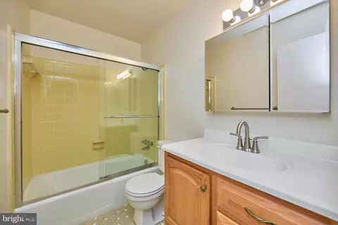 Bath - 8566 Gwynedd Way, Springfield, VA 22153 photo 4 of 4