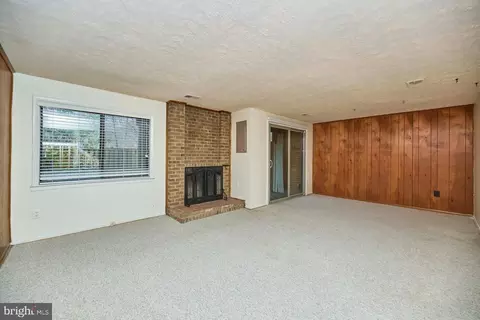 Living - 8566 Gwynedd Way, Springfield, VA 22153 photo 10 of 13
