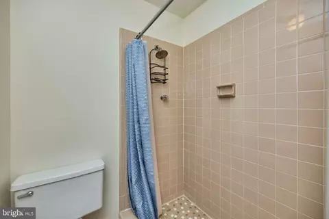 Bath - 8566 Gwynedd Way, Springfield, VA 22153 photo 3 of 4