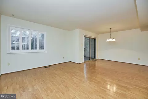 Living - 8566 Gwynedd Way, Springfield, VA 22153 photo 4 of 13