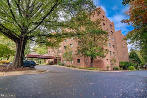 11500 Fairway Dr #208, Reston, VA 20190