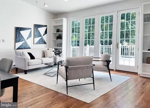 6353 Crosswoods Dr, Falls Church, VA 22044