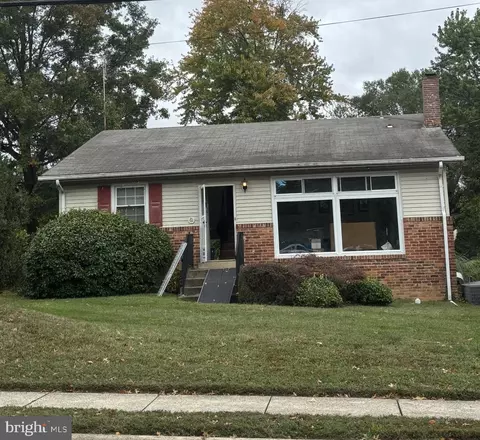 6352 Hillcrest Pl, Alexandria, VA 22312