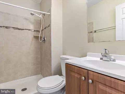 Bath - 7219 Kousa Ln, Springfield, VA 22152 photo 2 of 4