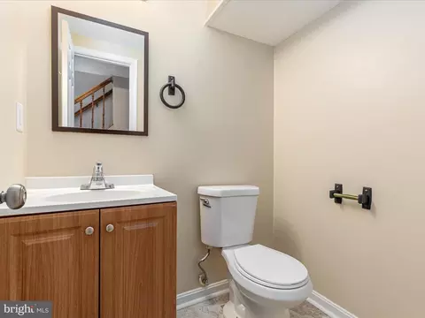 Bath - 7219 Kousa Ln, Springfield, VA 22152 photo 4 of 4