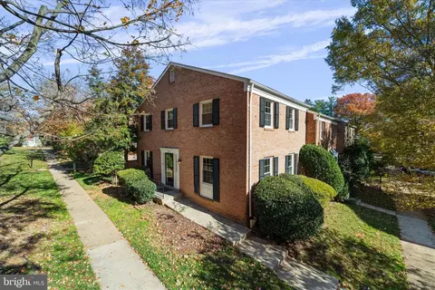3118 Barnard Ct, Fairfax, VA 22031