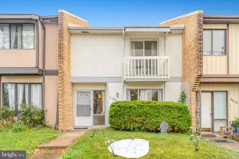 1127 Shannon Pl, Herndon, VA 20170