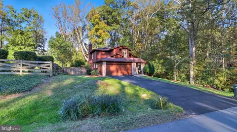 1803 Abbey Glen Ct, Vienna, VA 22182