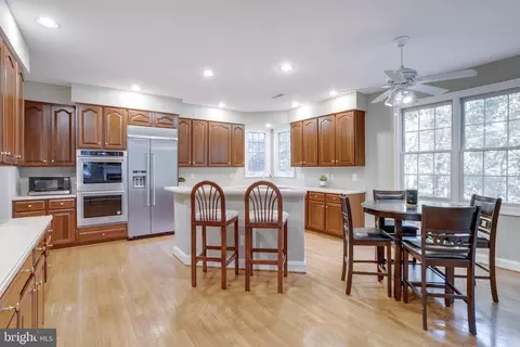 9370 Colbert Ct, Fairfax, VA 22032 photo 6