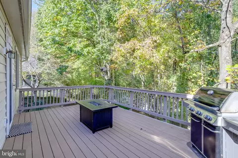 9370 Colbert Ct, Fairfax, VA 22032 photo 3
