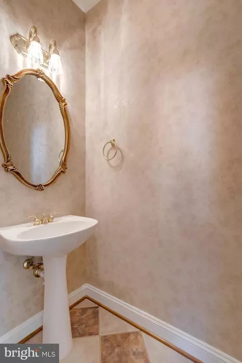 9370 Colbert Ct, Fairfax, VA 22032 photo 20