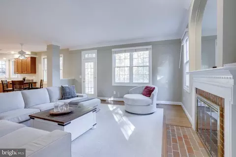 9370 Colbert Ct, Fairfax, VA 22032 photo 12