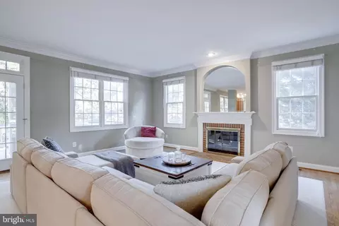 9370 Colbert Ct, Fairfax, VA 22032 photo 7