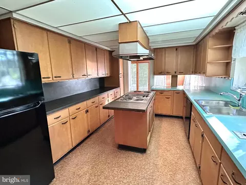 7230 Lackawanna Dr, Springfield, VA 22150 photo 4
