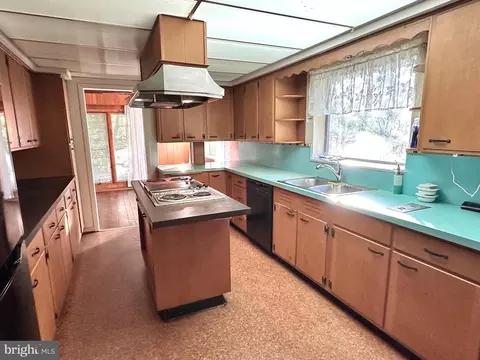 7230 Lackawanna Dr, Springfield, VA 22150 photo 5