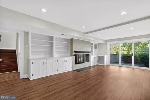 Living - 11430 Links Dr, Reston, VA 20190 photo 4 of 5