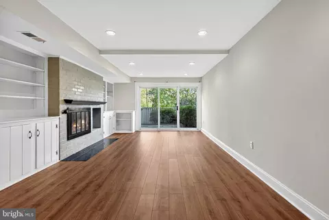 Living - 11430 Links Dr, Reston, VA 20190 photo 3 of 5