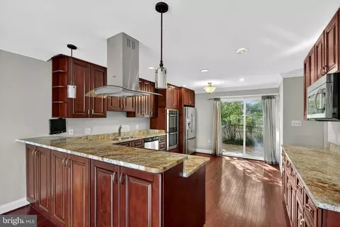 Kitchen - 11430 Links Dr, Reston, VA 20190 photo 2 of 5
