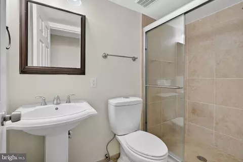 Bath - 11430 Links Dr, Reston, VA 20190 photo 2 of 4
