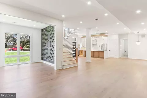 Living - 5206 Ferndale St, Springfield, VA 22151 photo 2 of 7