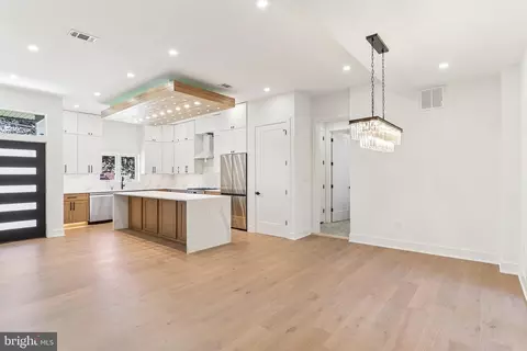 Entry Way - 5206 Ferndale St, Springfield, VA 22151 photo 2 of 17