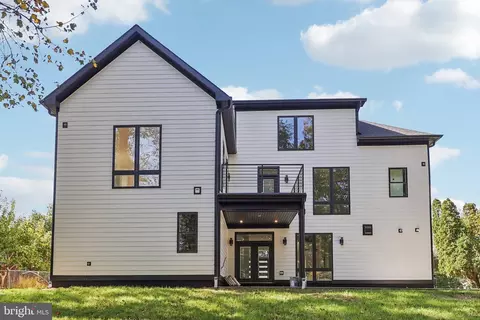 Exterior - 5206 Ferndale St, Springfield, VA 22151 photo 5 of 6