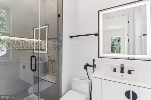 Bath - 5206 Ferndale St, Springfield, VA 22151 photo 1 of 12
