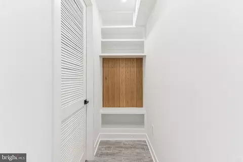 Entry Way - 5206 Ferndale St, Springfield, VA 22151 photo 7 of 17