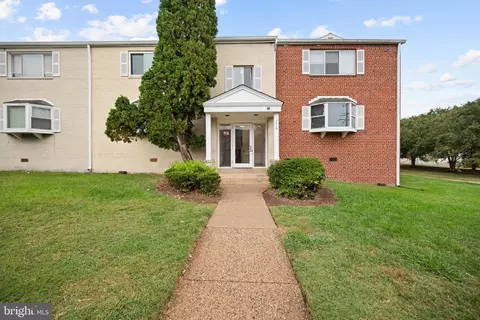 3076 Patrick Henry Dr #202, Falls Church, VA 22044