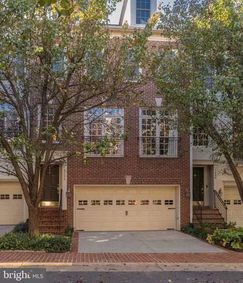 7486 Carriage Hills Dr, Mclean, VA 22102