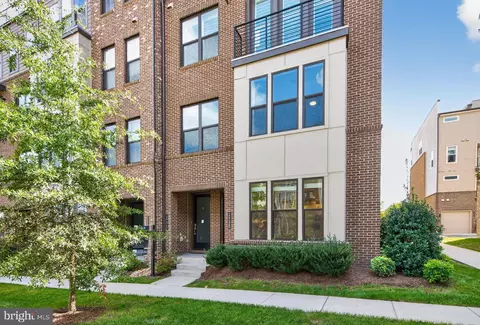 14428 Beckett Glen Cir #905, Chantilly, VA 20151