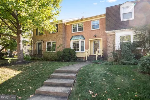2417 Falls Place Ct, Falls Church, VA 22043