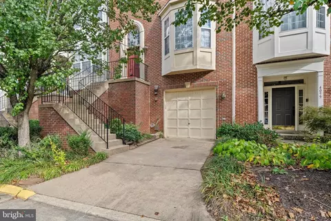 4057 Cornwall Ct, Fairfax, VA 22030