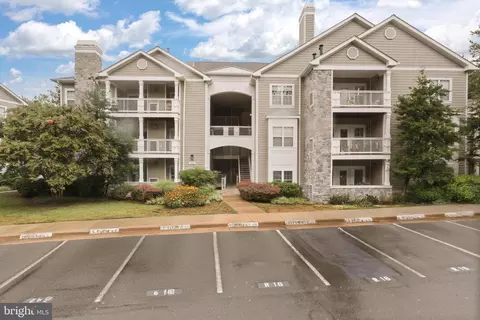 1716 Lake Shore Crest Dr #33, Reston, VA 20190
