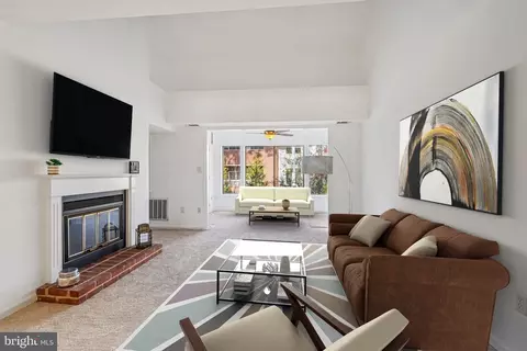 2203 Hunters Run Dr, Reston, VA 20191
