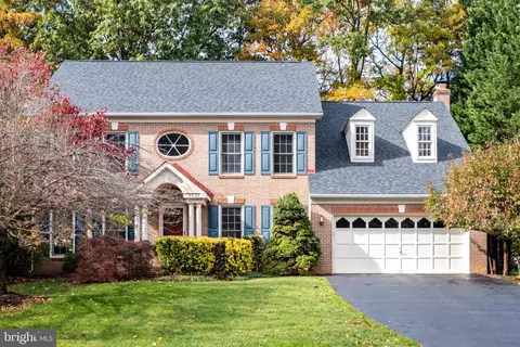 8625 Oak Chase Cir, Fairfax Station, VA 22039