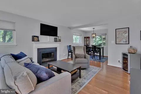 3252 Holly Hill Dr, Falls Church, VA 22042